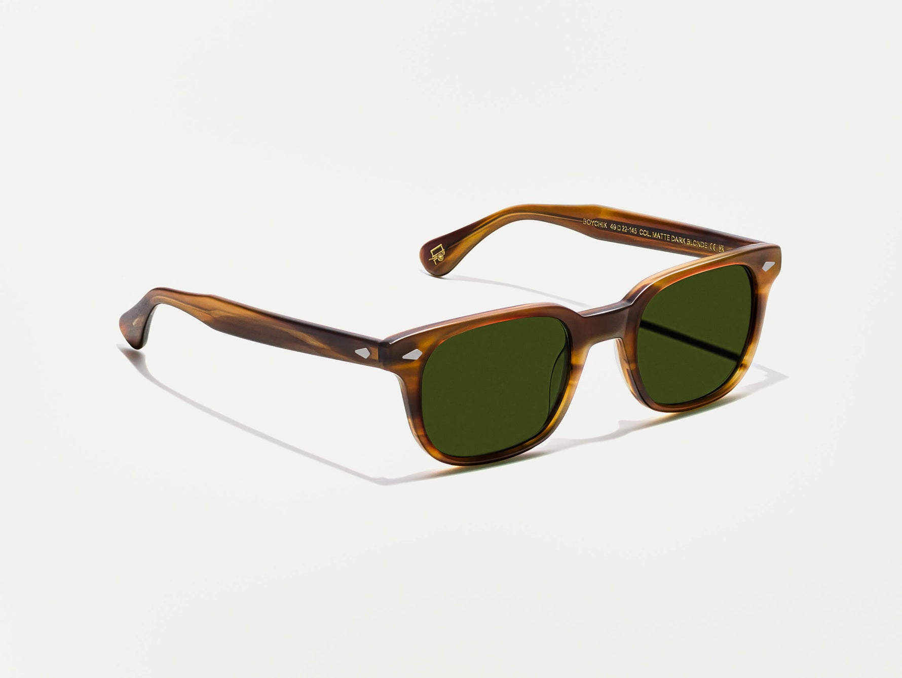 Il BOYCHIK SUN in Matte Dark Blonde con lenti in vetro Calibar Green