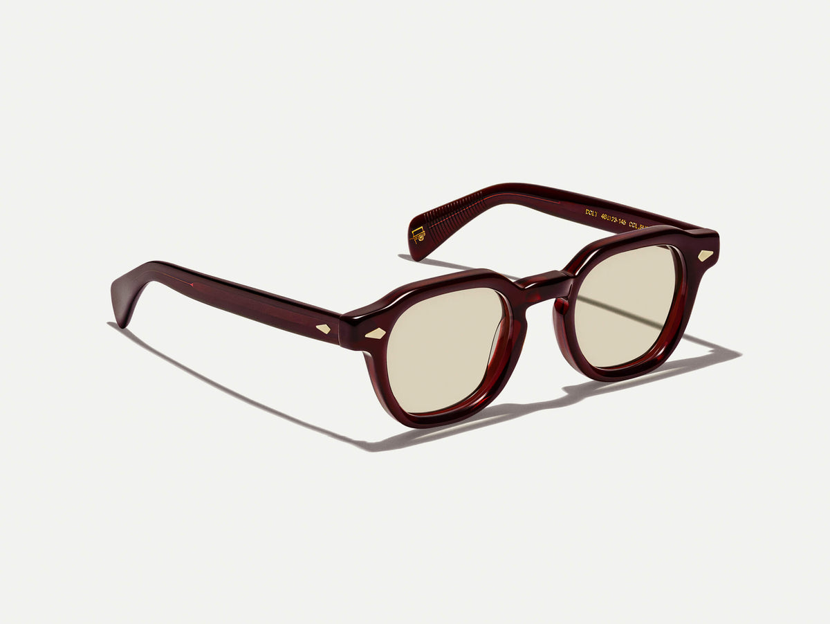 Il modello DOLT in Burgundy con lenti AMBER+