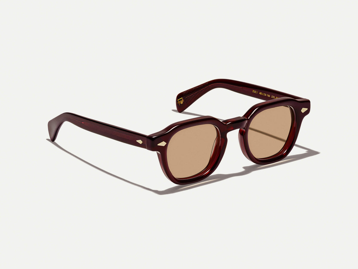 Il modello DOLT in Burgundy con lenti AMBER+