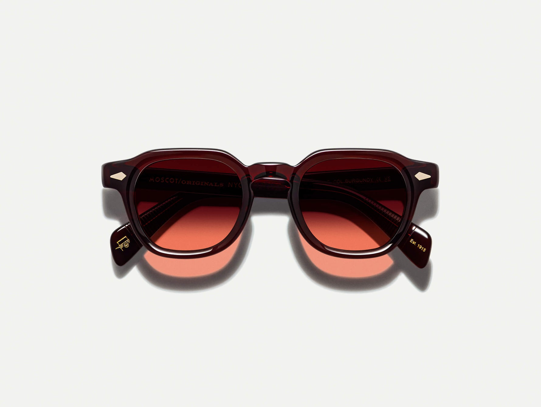 #color_burgundy | El DOLT SUN en Burgundy con lentes tintadas Cabernet