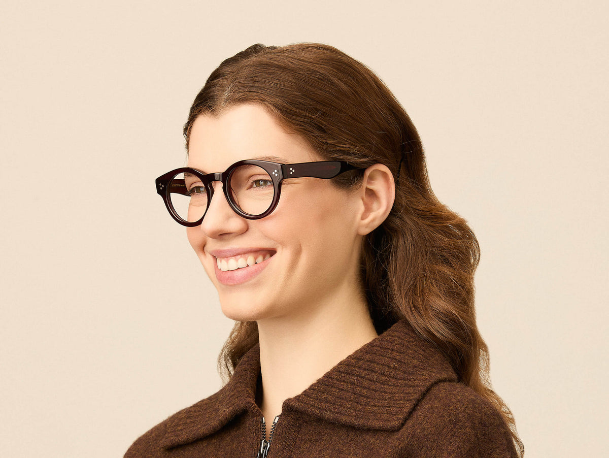 Model is wearing The GRUNYA in size 47 in Burgundy