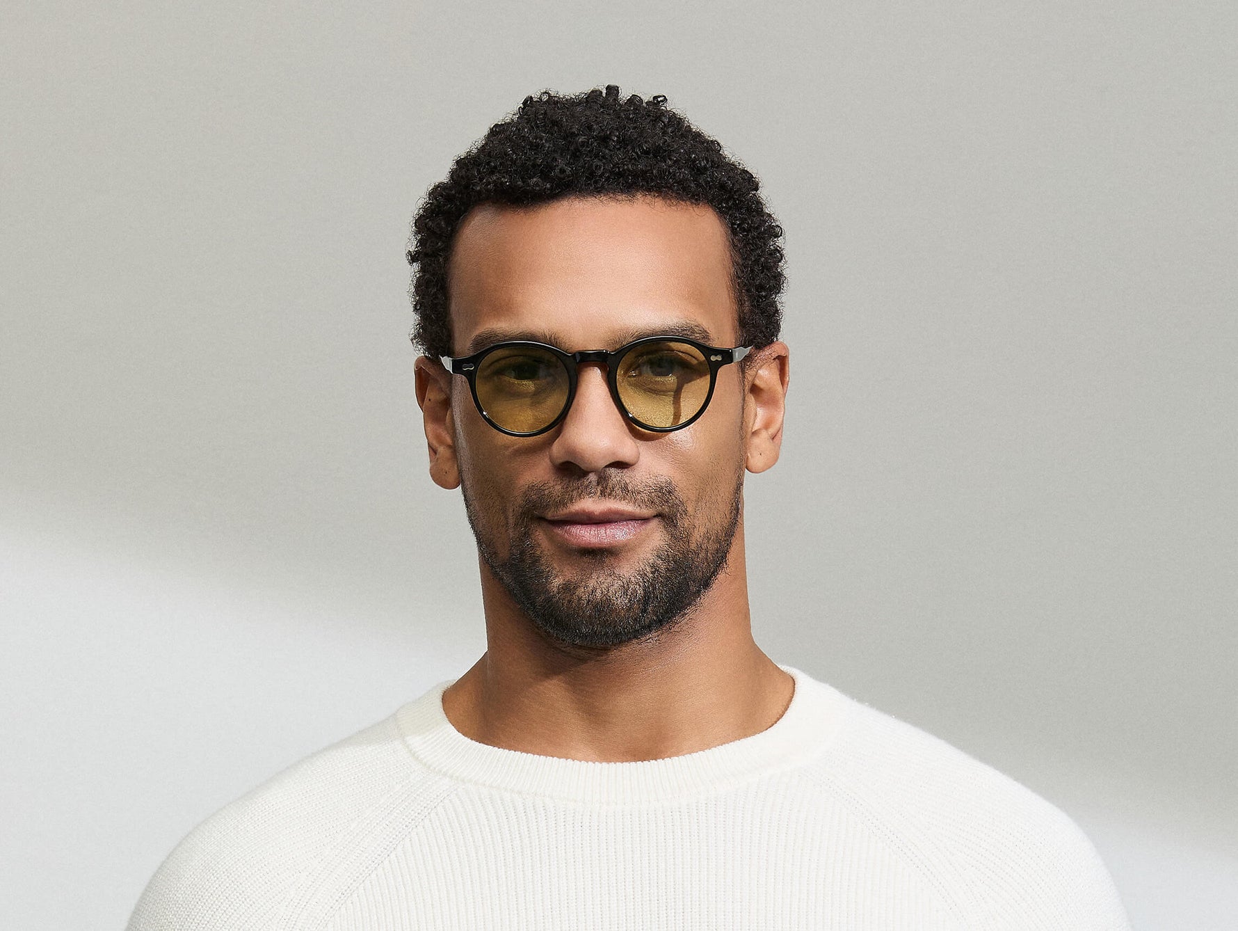 Model is wearing The MILTZEN in Black in size 46 with GREEN+ Lenses