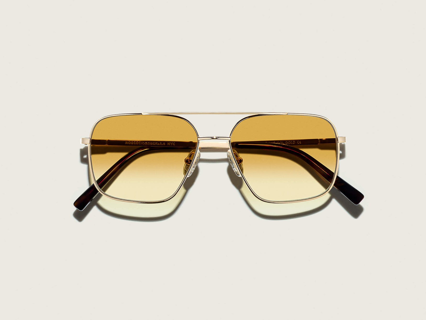 SHTARKER in Gold med Chestnut Fade tonade linser